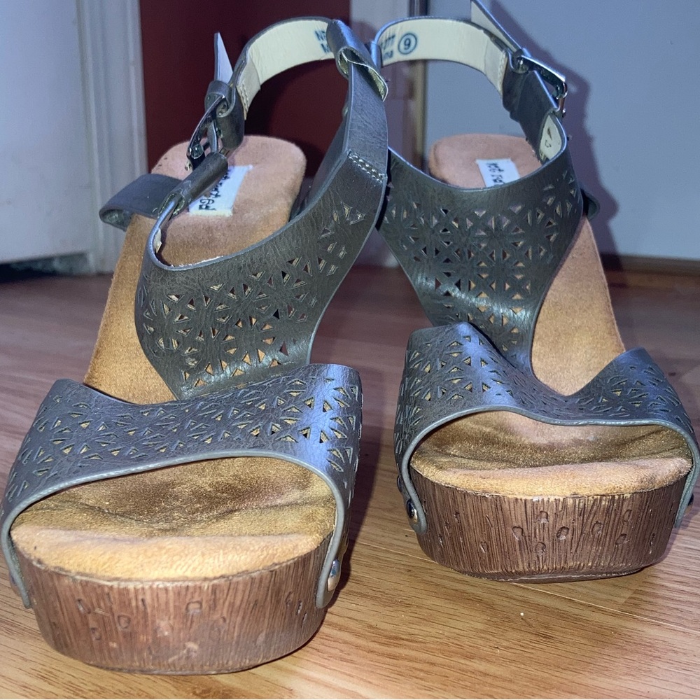Laser Cut Faux Leather Platform Wood Style Sandal Heels by Not Rated sz 9 - Picture 5 of 9
